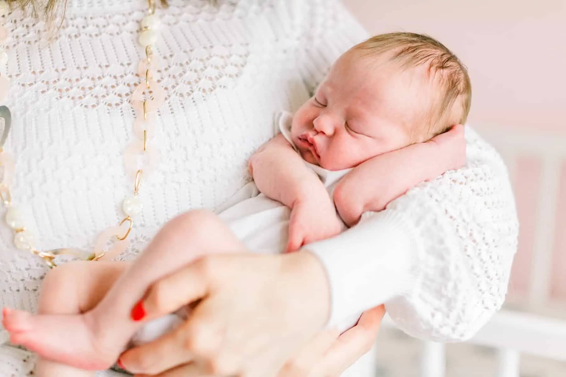 choosing a newborn photographer